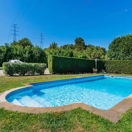 Βίλα Spacious With Private Pool In *