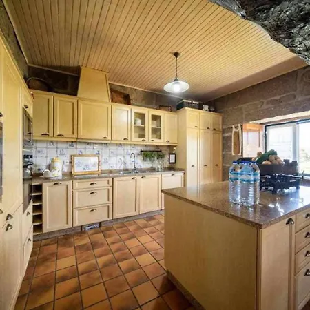 Βίλα Spacious With Private Pool In Penafiel