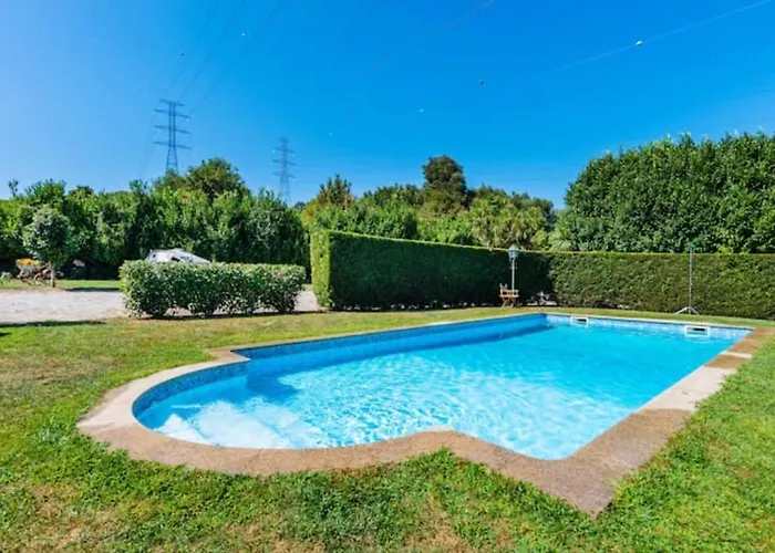 Villa Spacious With Private Pool In *