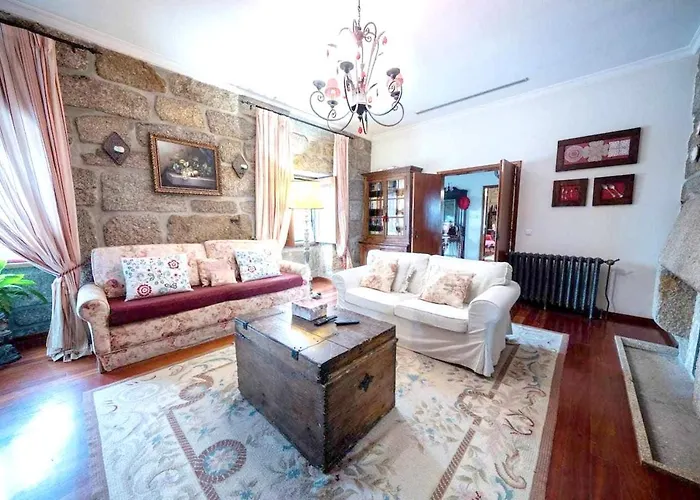 Spacious With Private Pool In 페나피엘